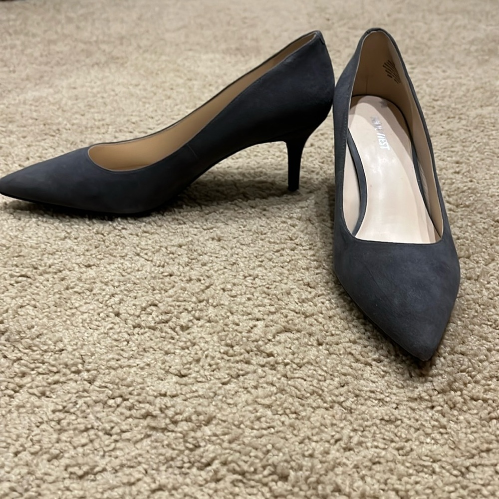 Nine West gray Suede Pump size 10